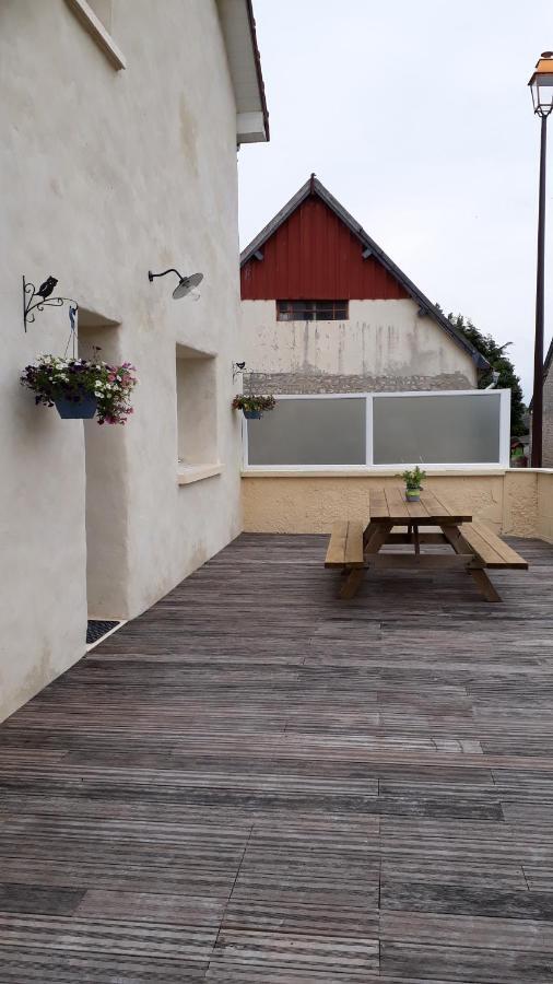 Gite " Le Vieux Noyer" Liesville-sur-Douve Exterior photo